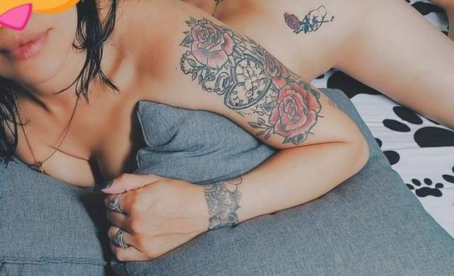 fotos-da-esposa-novinha-pelada-tatuada-deliciosa-11