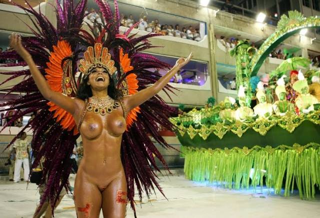 Mulheres peladas no carnaval 30