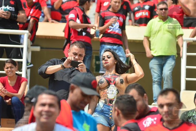 Torcedores do Flamengo durante partida entre Flamengo x Figueirense. Valido pelo Campeonato Brasileiro 2016, realizado no Estadio Paulo Machado de Carvalho (Pacaembu), zona oeste da cidade de Sao Paulo. Foto: Antonio Cicero/FramePhoto